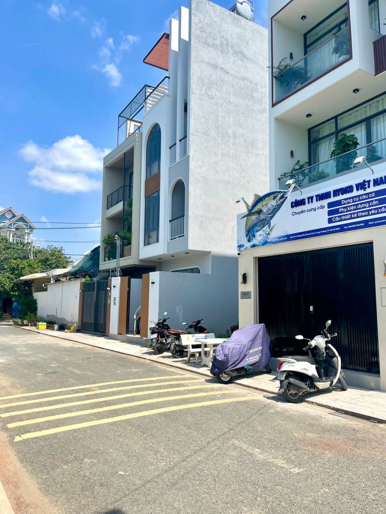 Nhà Phú Hữu Quận 9 có hẻm rất to