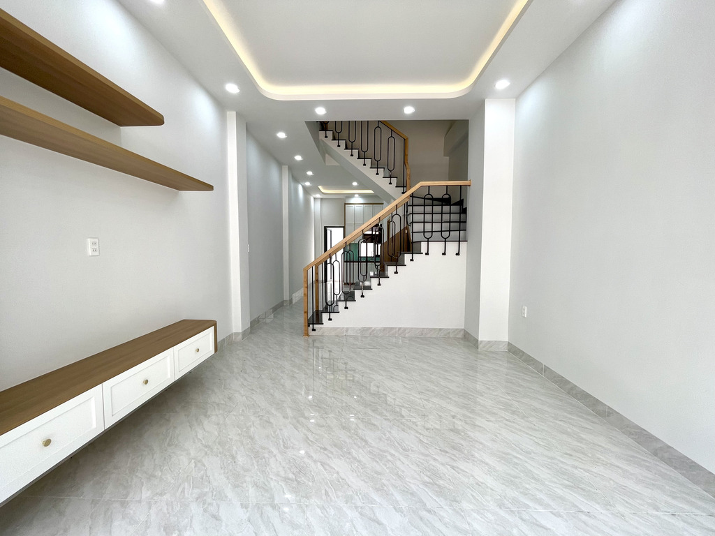 Khu vực phòng khách và sân
