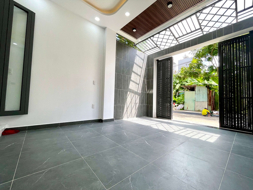Nhà phố Quận 9 có gara oto