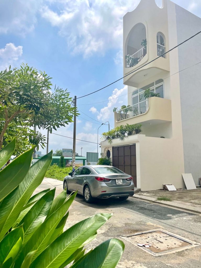 Nhà phố Quận 9 full nội thất gần Vinhomes Grand Park