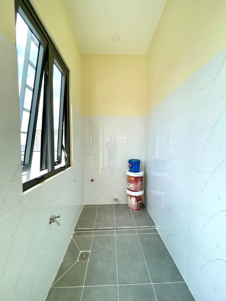 Khu giặt phơi thông ra sân thượng phía rất hợp lý