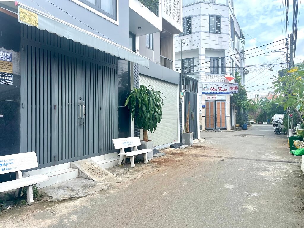 Nhà Quận 9 gần Đại Học Tài Chính Marketing nằm trong khu vực dân trí cao
