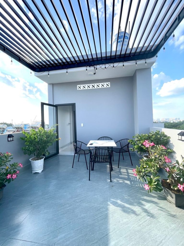Sân thượng nhà phố 5 tầng, full nội thất