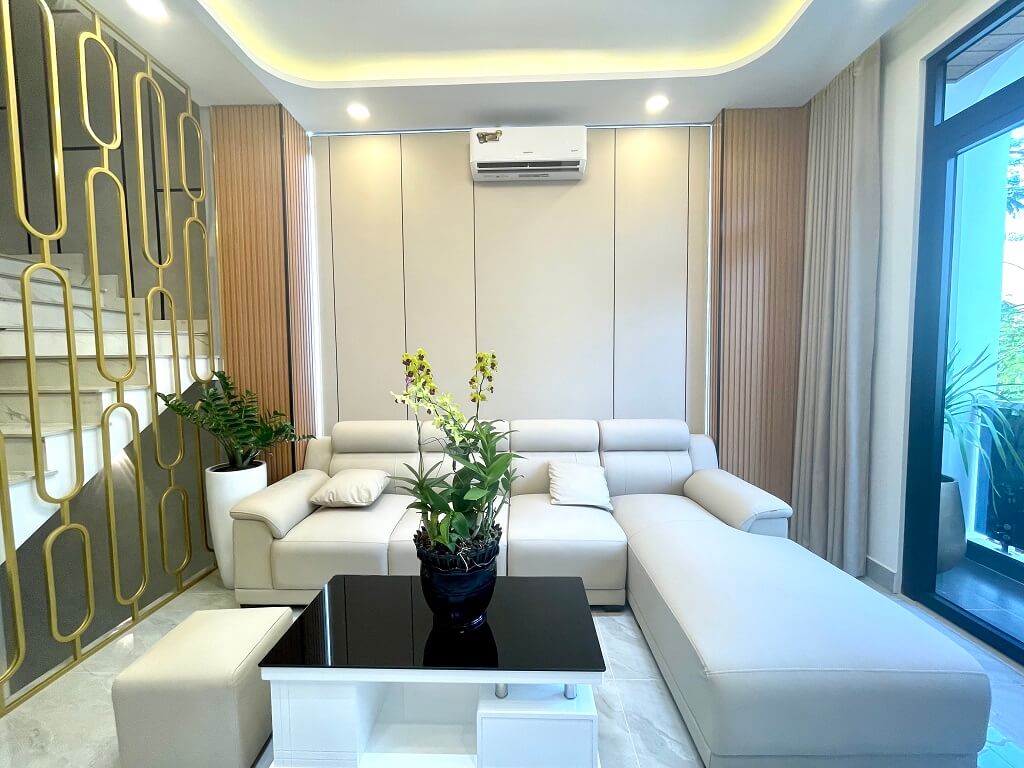 Phòng khách sang trọng của nhà phố Quận 9 5 tầng