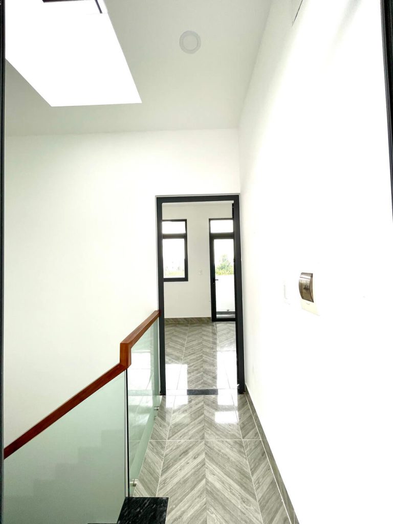 Nhà có sân thượng và giếng trời rất thoáng