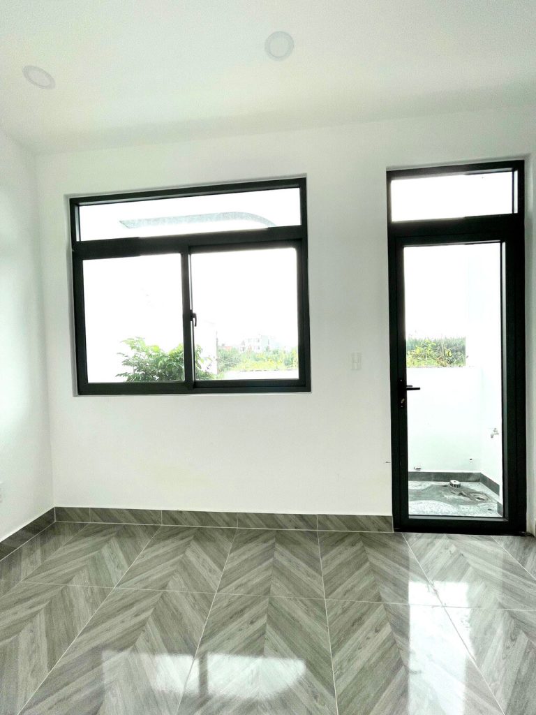 Các phòng ngủ đều có cửa sổ lớn, đón nắng gió tự nhiên